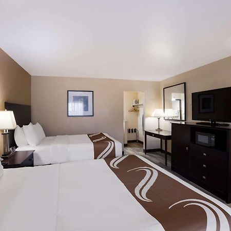 Quality Inn & Suites Big Rapids Near University Екстериор снимка