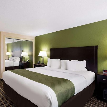 Quality Inn & Suites Big Rapids Near University Екстериор снимка