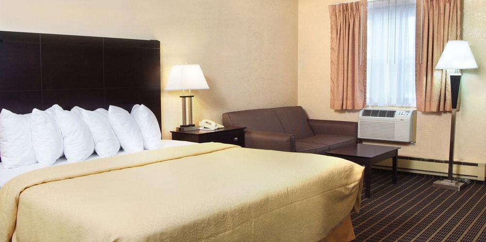 Quality Inn & Suites Big Rapids Near University Екстериор снимка