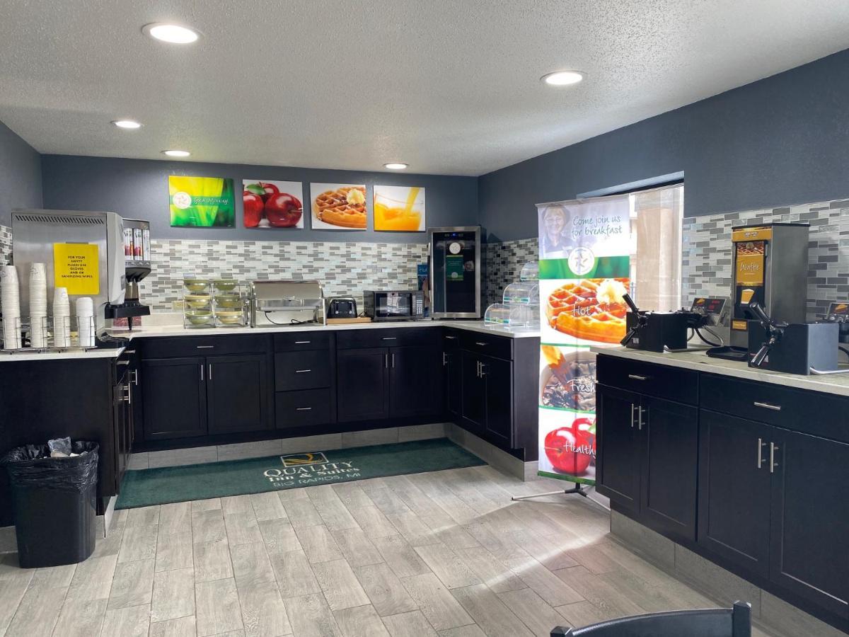 Quality Inn & Suites Big Rapids Near University Екстериор снимка
