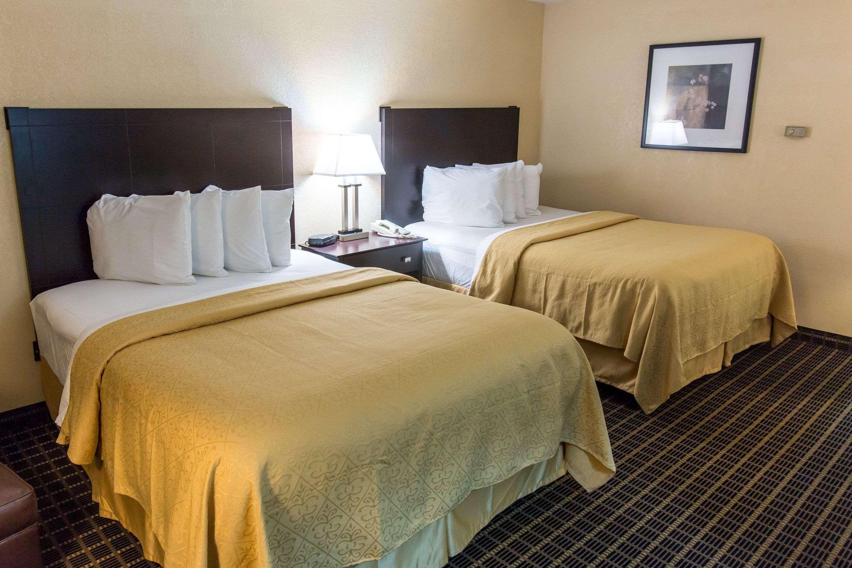 Quality Inn & Suites Big Rapids Near University Екстериор снимка