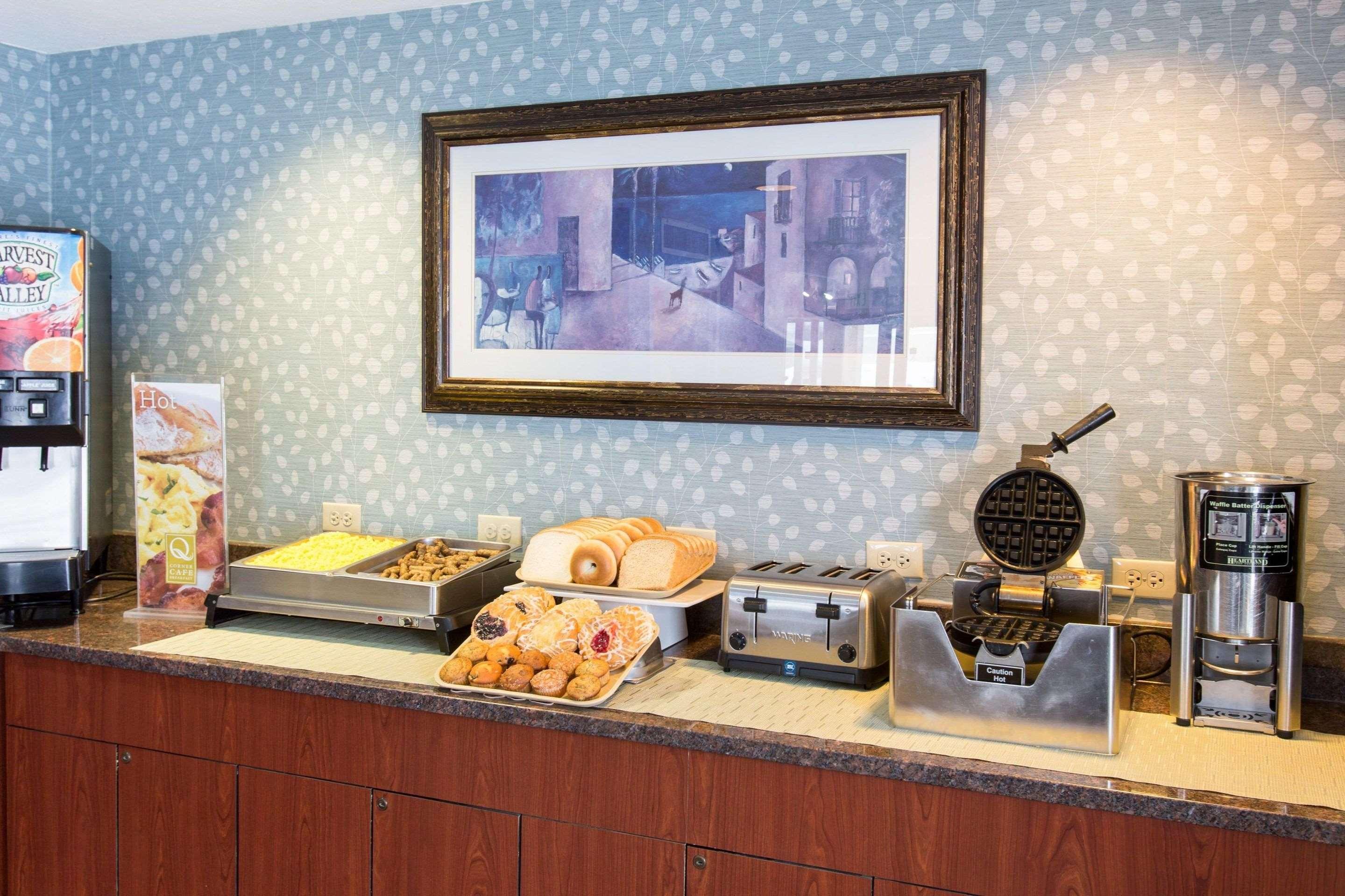 Quality Inn & Suites Big Rapids Near University Екстериор снимка