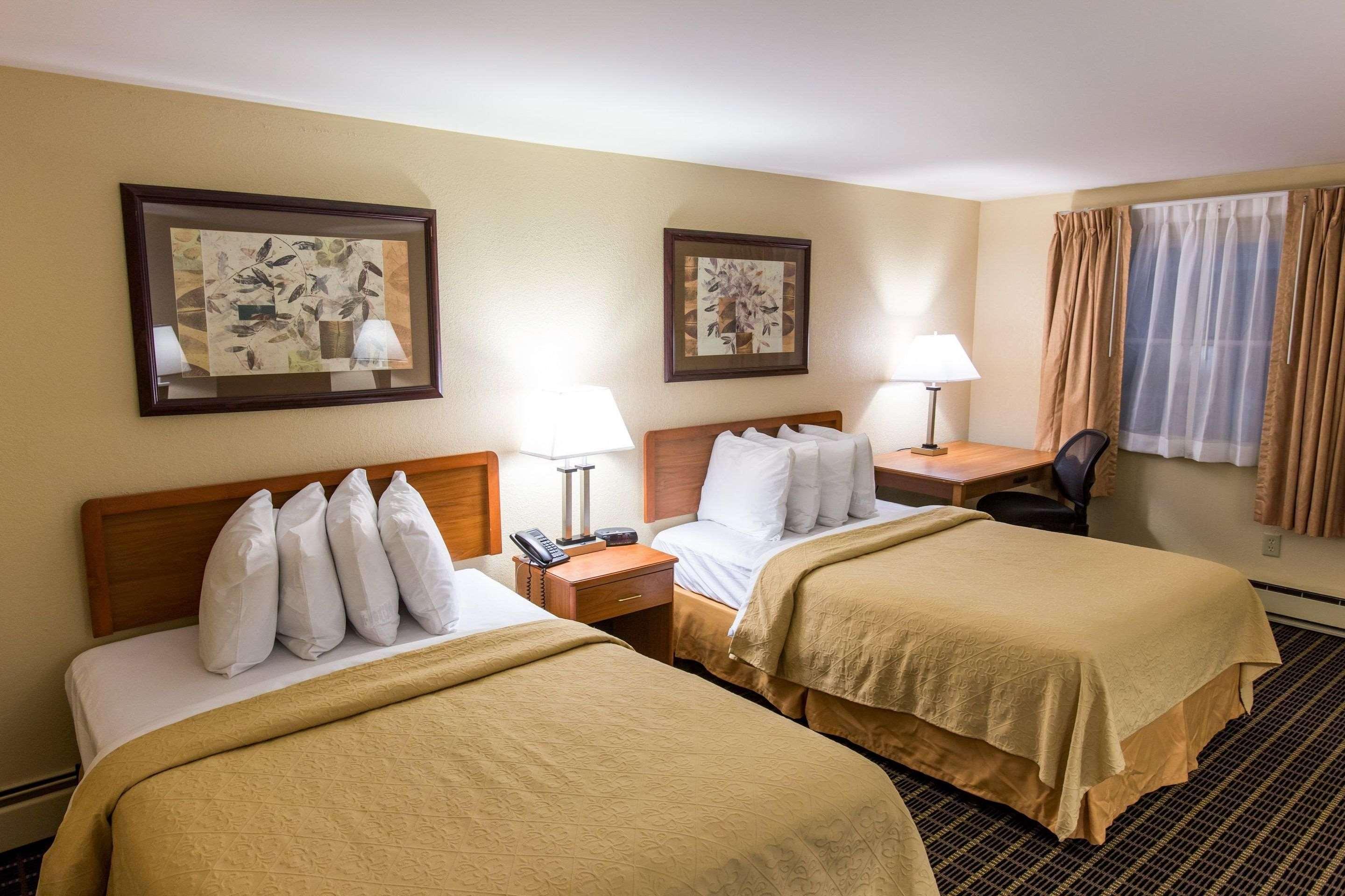 Quality Inn & Suites Big Rapids Near University Екстериор снимка