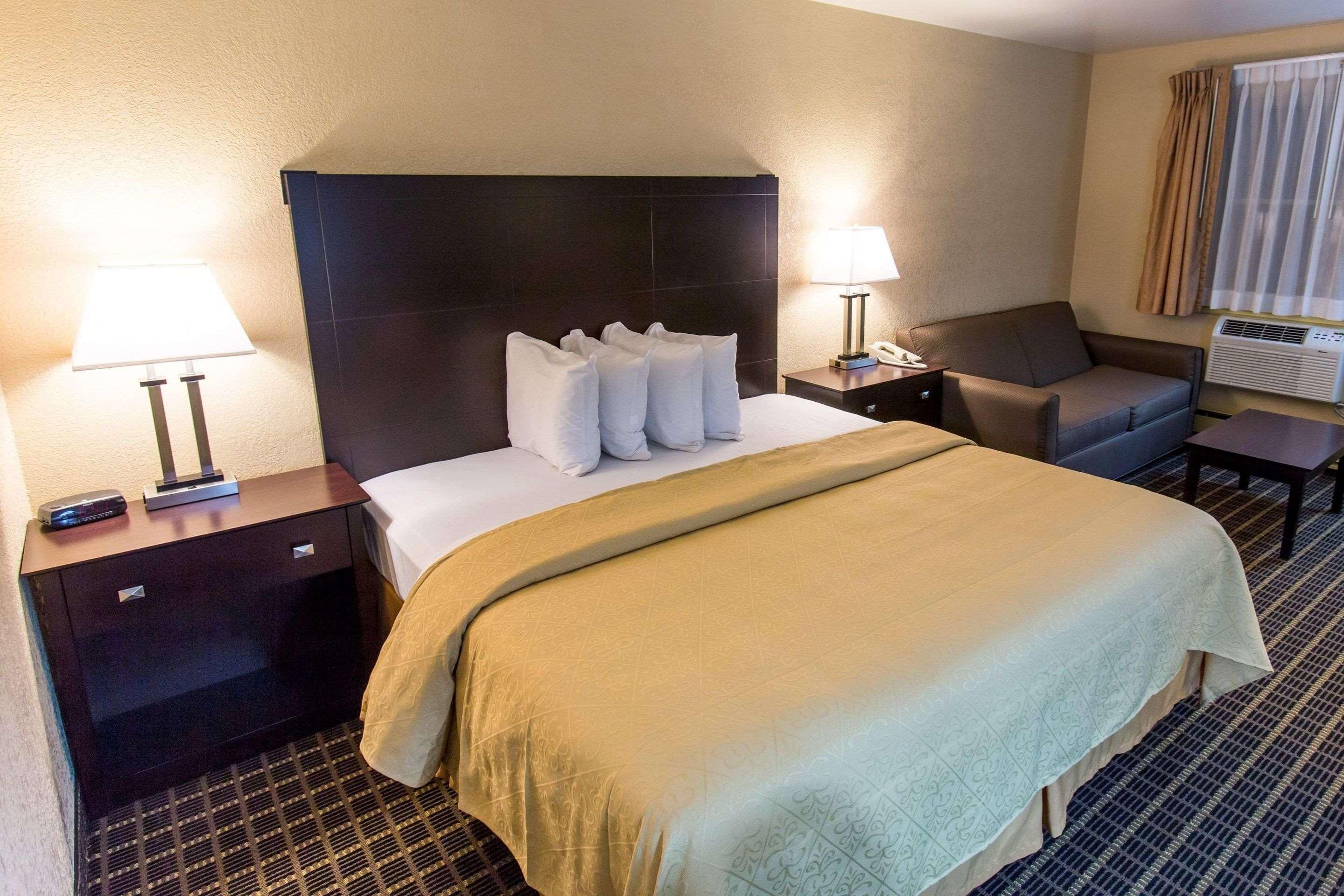 Quality Inn & Suites Big Rapids Near University Екстериор снимка