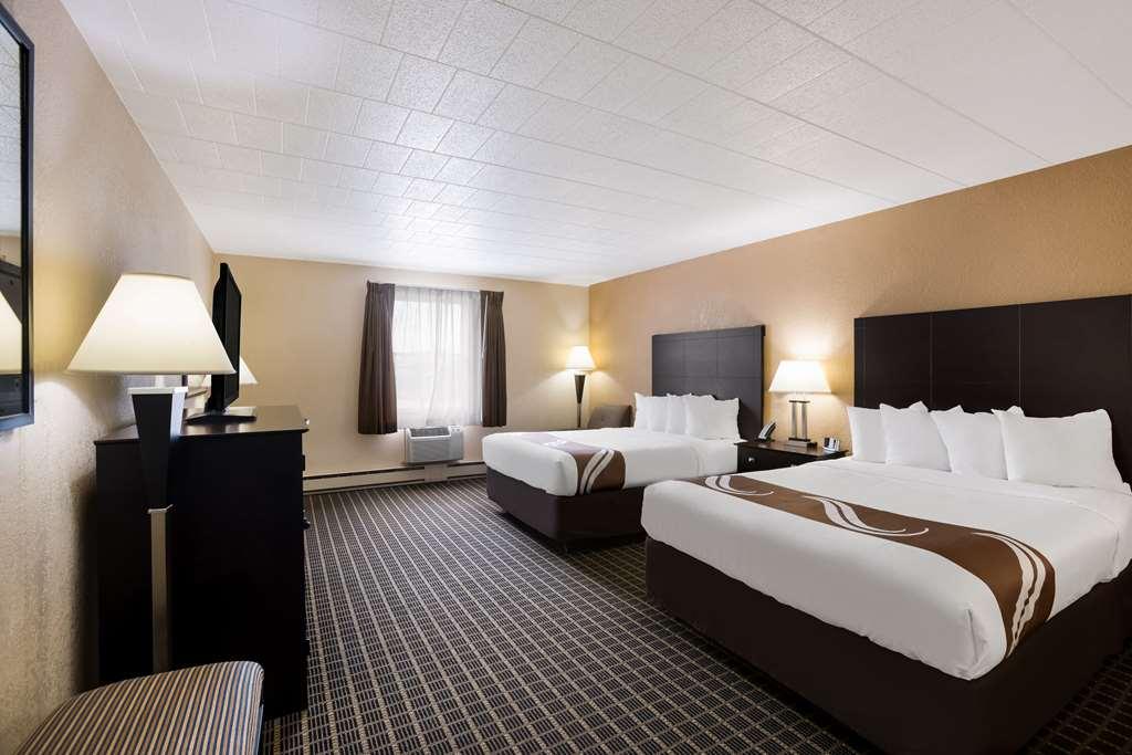 Quality Inn & Suites Big Rapids Near University Стая снимка