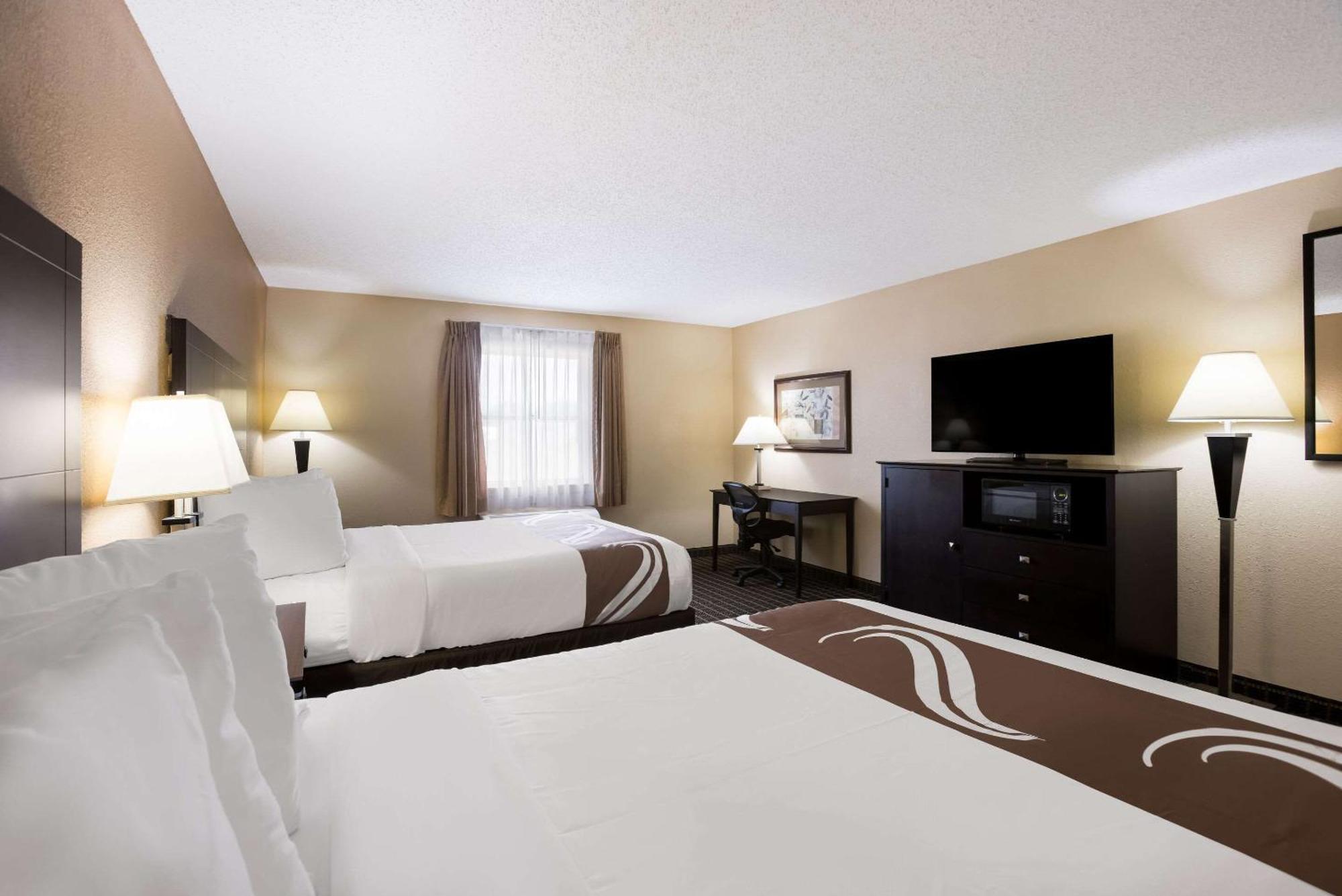 Quality Inn & Suites Big Rapids Near University Екстериор снимка