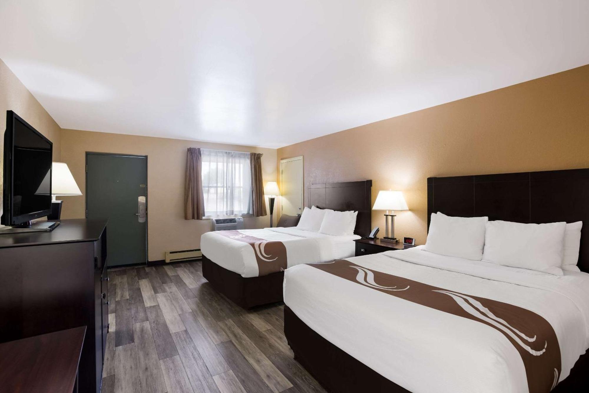 Quality Inn & Suites Big Rapids Near University Екстериор снимка