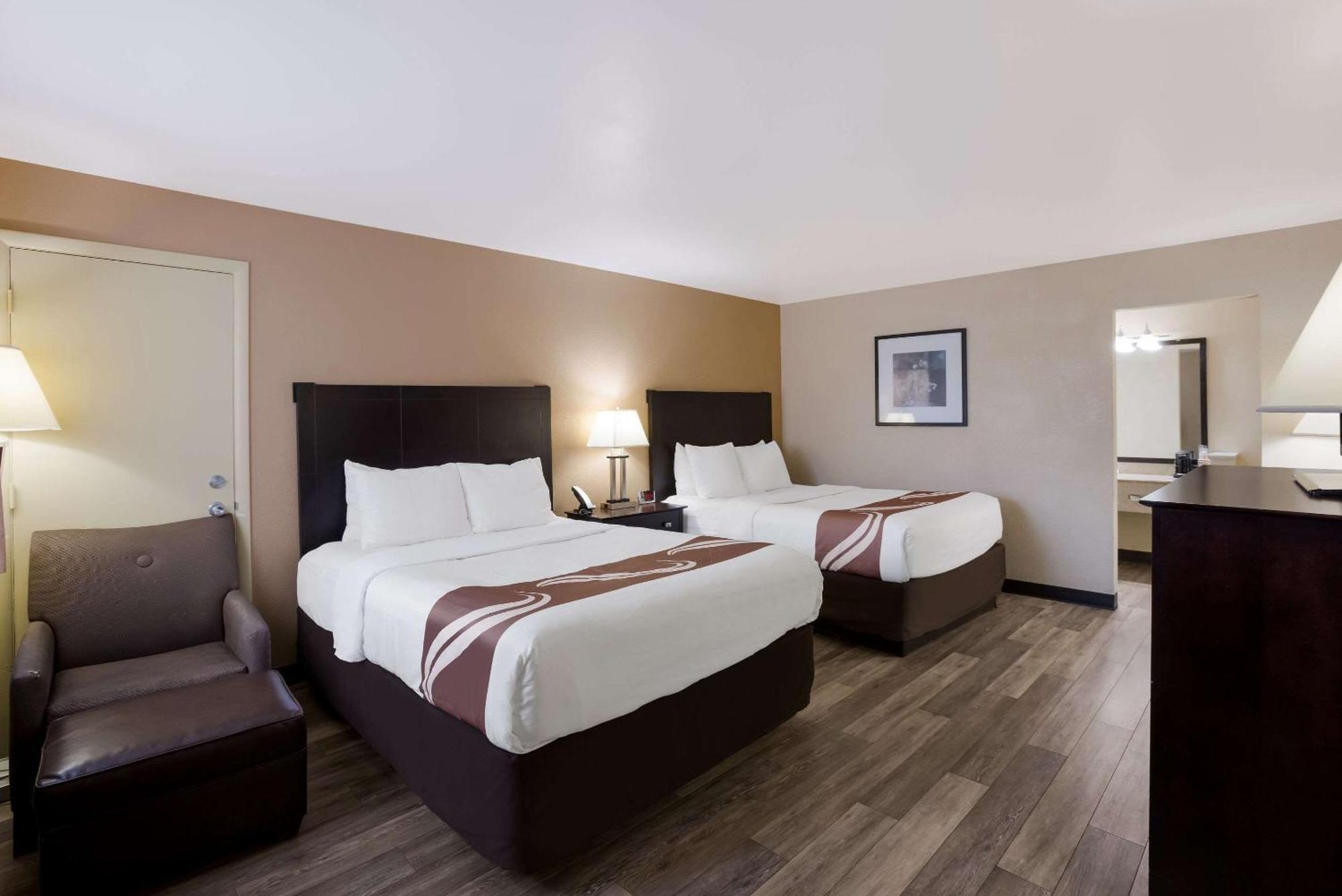 Quality Inn & Suites Big Rapids Near University Екстериор снимка