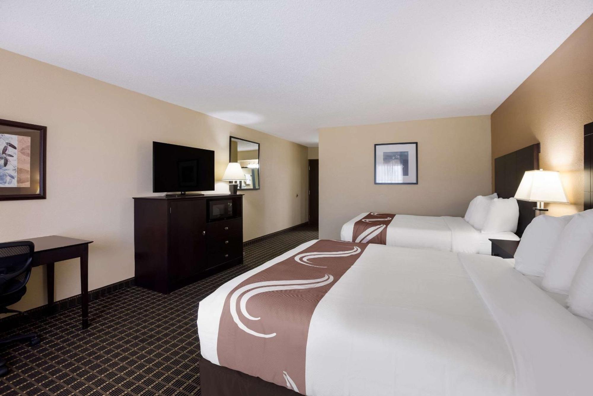 Quality Inn & Suites Big Rapids Near University Екстериор снимка